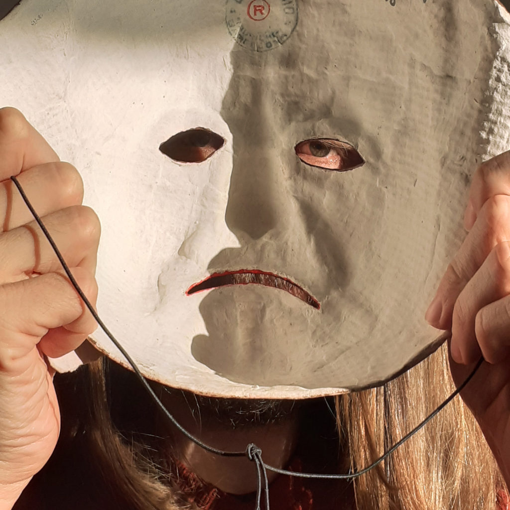 Face masquée par Saralisa Pegorier et Julien Lauber